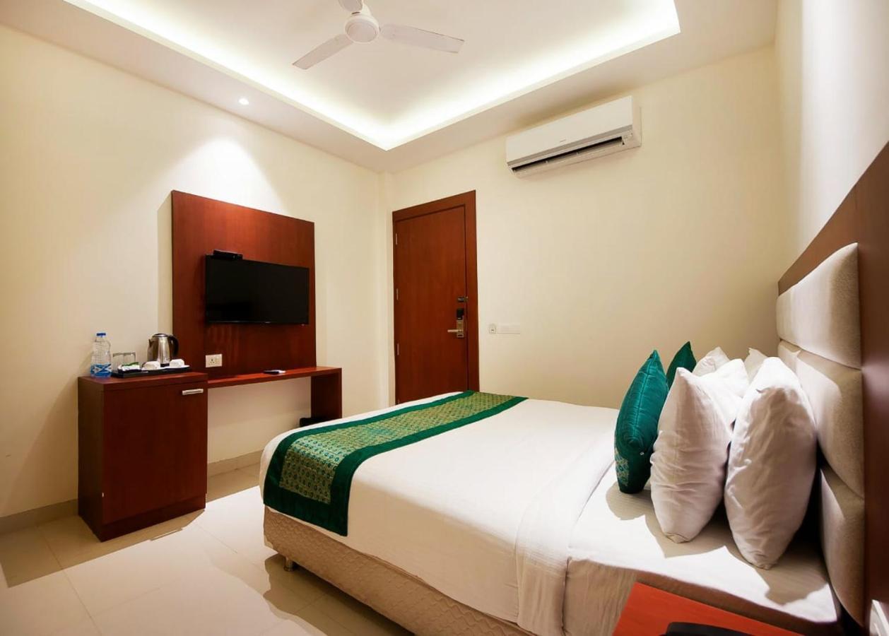 Hotel Z Suite-Near Delhi Airport Ню Делхи Екстериор снимка