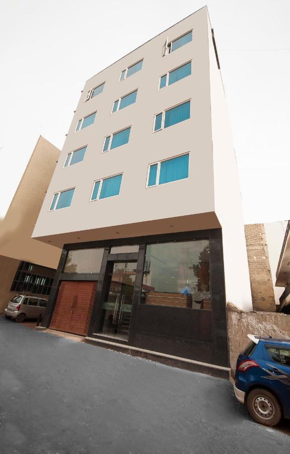 Hotel Z Suite-Near Delhi Airport Ню Делхи Екстериор снимка