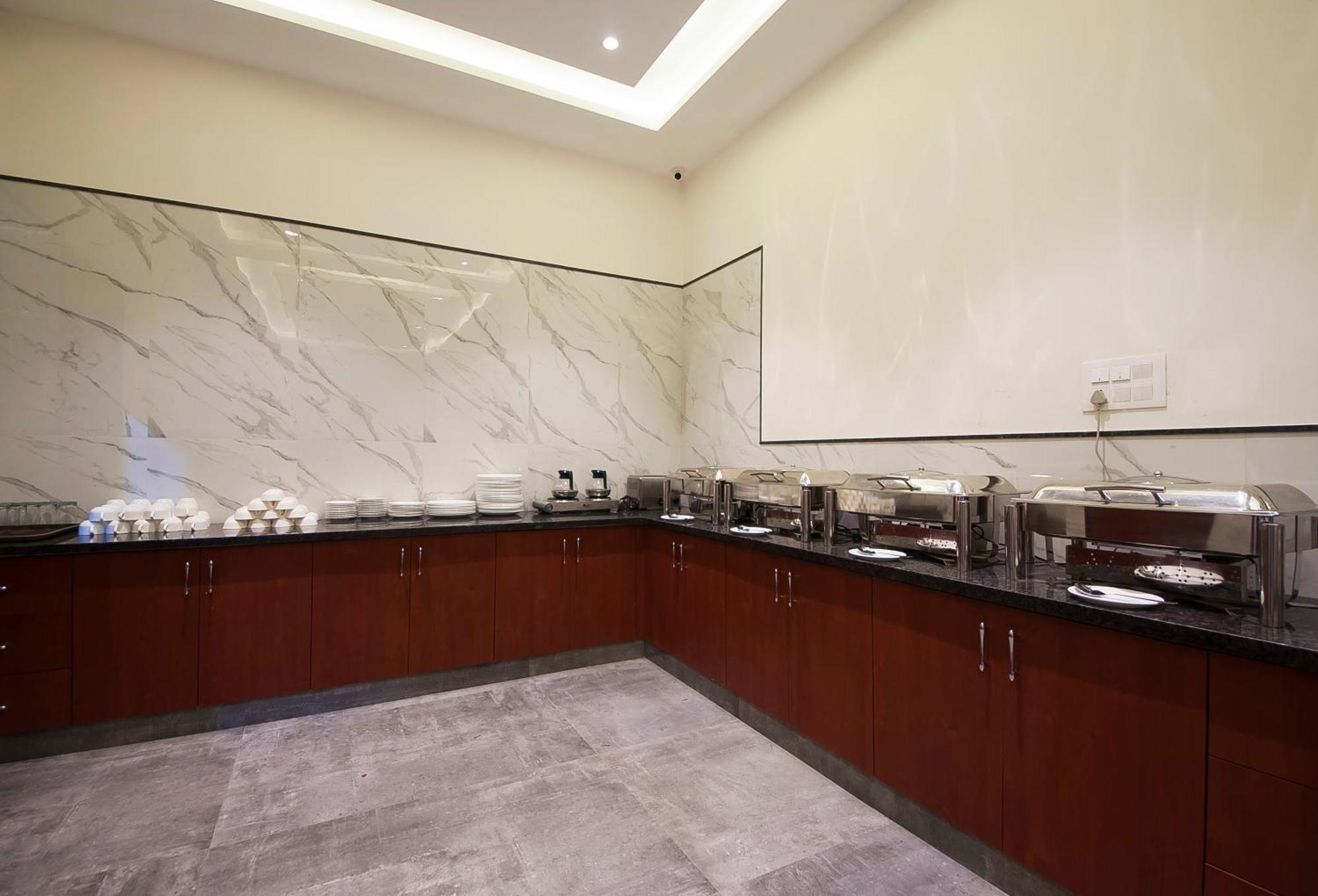 Hotel Z Suite-Near Delhi Airport Ню Делхи Екстериор снимка
