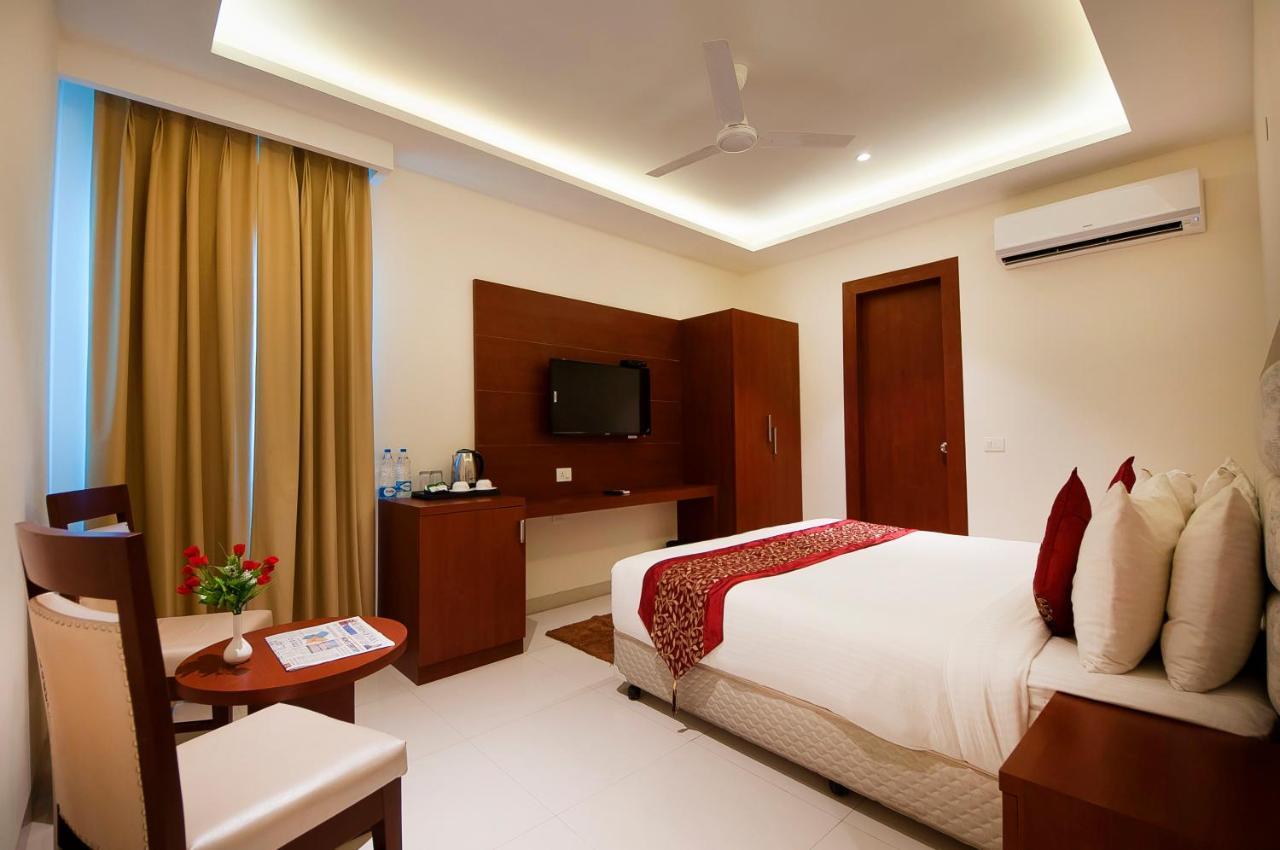 Hotel Z Suite-Near Delhi Airport Ню Делхи Екстериор снимка