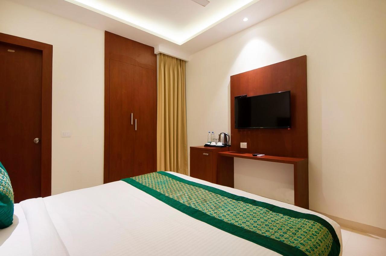 Hotel Z Suite-Near Delhi Airport Ню Делхи Екстериор снимка